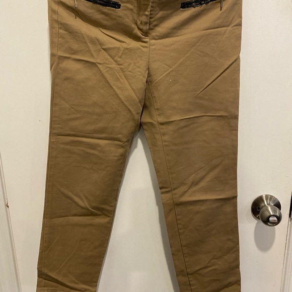 Pant go below 5’2 ft - Picture 3 of 3